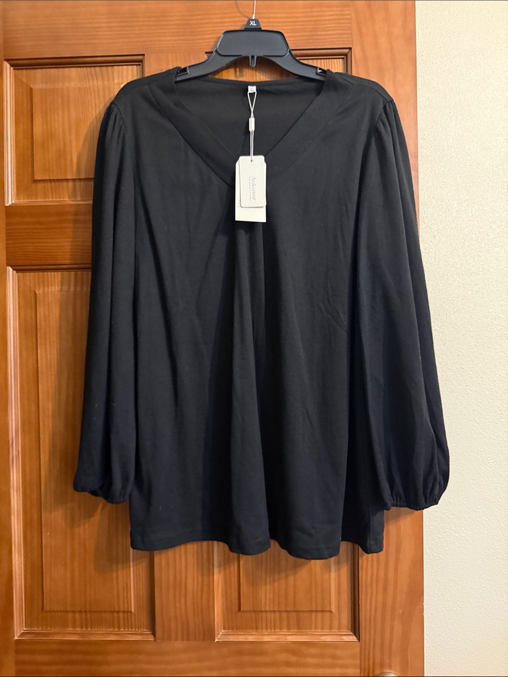 Brand new size large Black V-Neck Balloon Sleeve Tunic